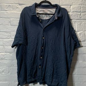 Men’s casual button down.
